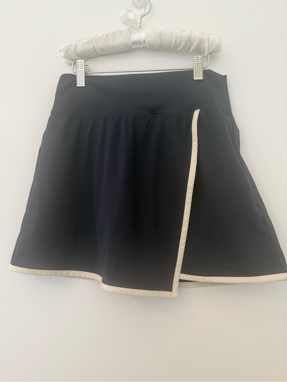 Old Navy Active Black High-Rise PowersoFt Skort